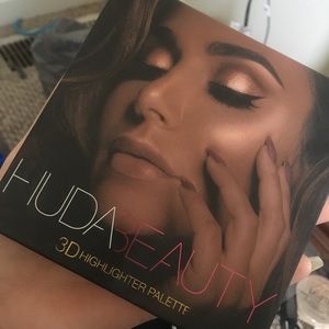 Huda Beauty Highlighter